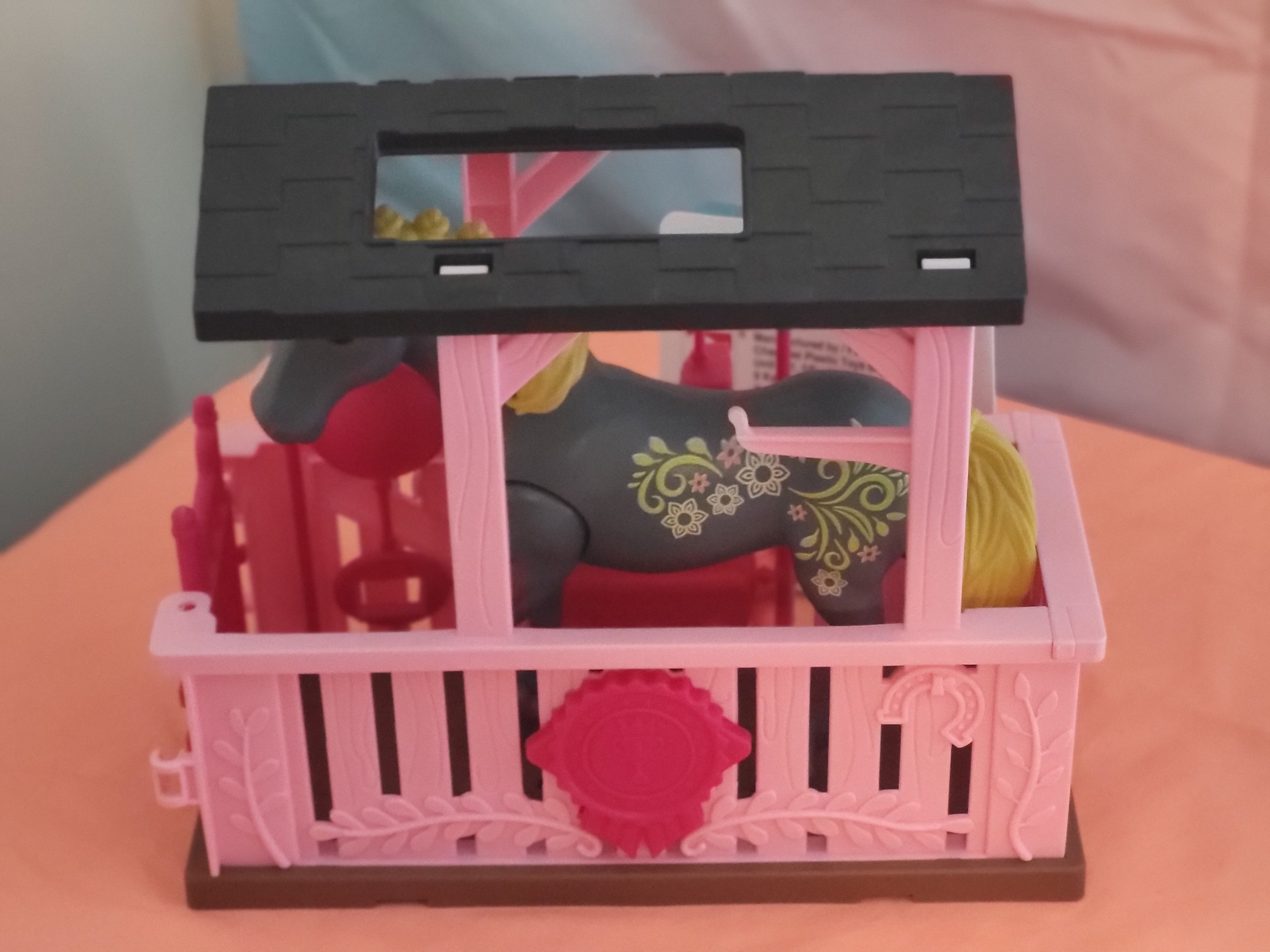 Be My Own Happy Horse Stable Playset